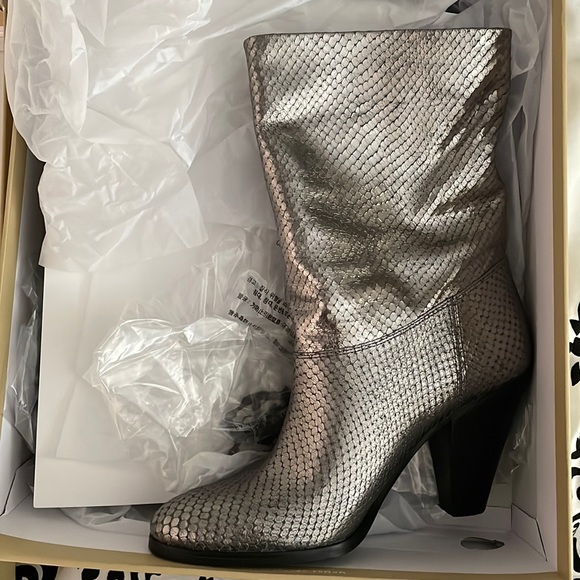 NIB Michael Kors Divia Bootie Silver Metallic Leather - Picture 1 of 3